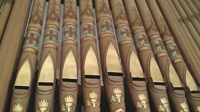 Fancy organ pipes with stenciling