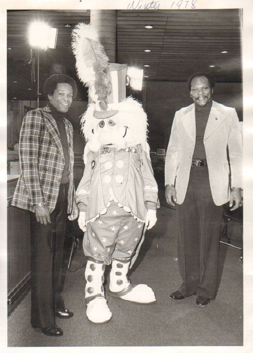 Rod Carew (left) and Carl Eller (right) pictured with Colonel Ohoompapa (center), one of Valleyfairs original mascots. 1978