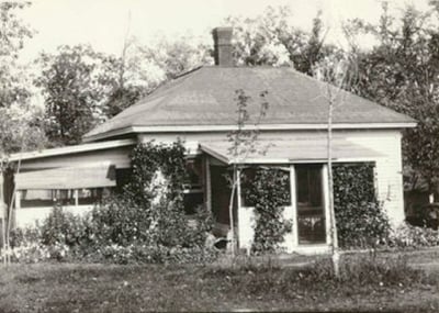 The main house at the Sunset Grove Resort. ca.1940