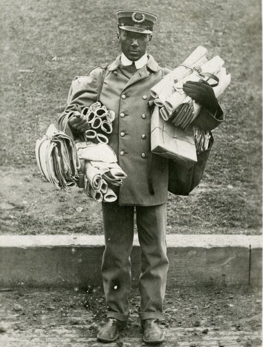 Letter carrier Henry Merry in downtown Duluth, MN