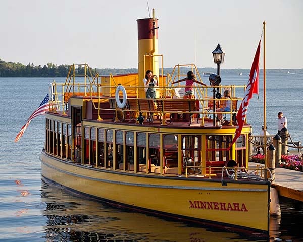 Steamboat_Minnehaha in Wayzata harbor