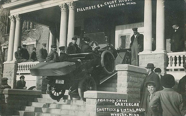 Car driving up stairs to courthouse in December of 1912