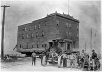 Colonial Hotel being moved to new site, Hibbing