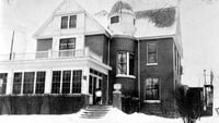 Black and white photograph of the exterior of the Emanuel Cohen Memorial Center at 909 Elwood Avenue in Minneapolis, 1925.