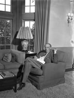 Black and white photograph of Sinclair Lewis, photographed by the Minneapolis Star Tribune, 1945.