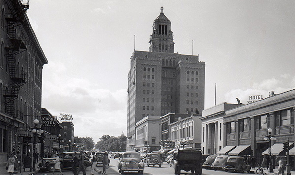 Plummer Building in 1945 with street scene in foreground