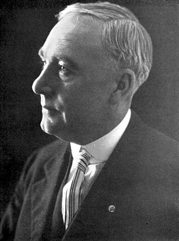  William F. Murnian (ca. 1865 - July 7, 1927), Commissioner of Public of Safety.