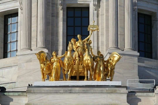 Color image of the the quadriga at the base of the Minnesota State Capitol dome, 2010. Photographed by Wikimedia Commons User Mulad (Mike Hicks).