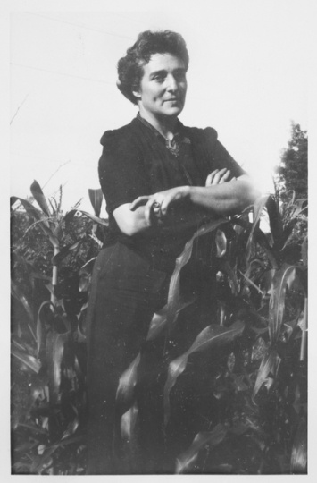 Black and white photograph of Meridel Le Sueur, c. 1940.