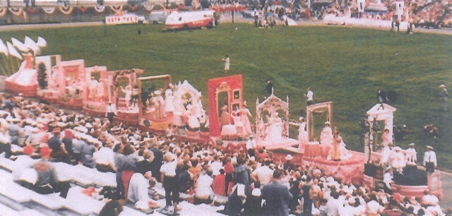 Daytons Century 1956 clothes float-1