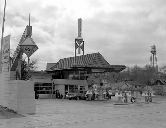 Filling station designed by Frank Lloyd Wright, Cloquet.