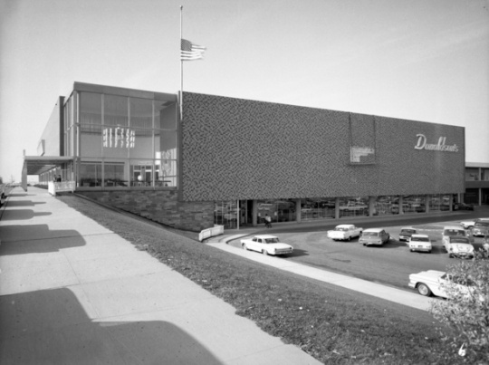 Black and white photograph of Donaldson’s Southdale Mall location, 1964.