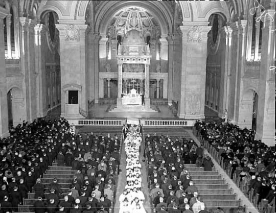 Altar service, Basilica of St. Mary