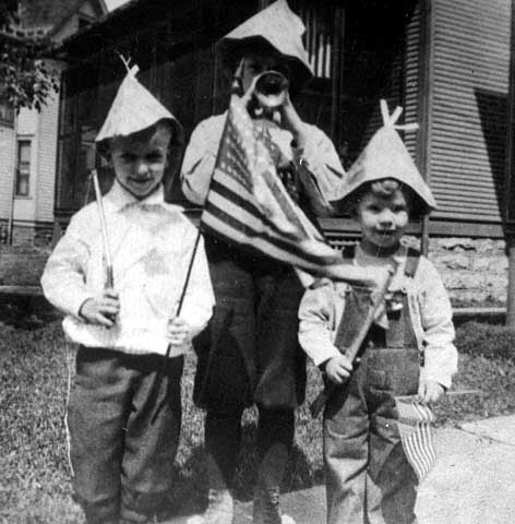 Black and white photograph of Harry Blackmun, left, on Dayton’s Bluff in St. Paul, ca. 1912.