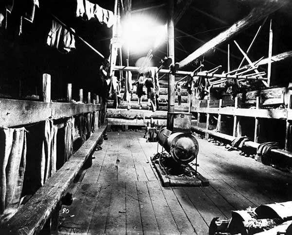 cold-lumber-bunkhouse cold-lumber-bunkhouse