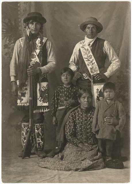 ojibwe-family_0