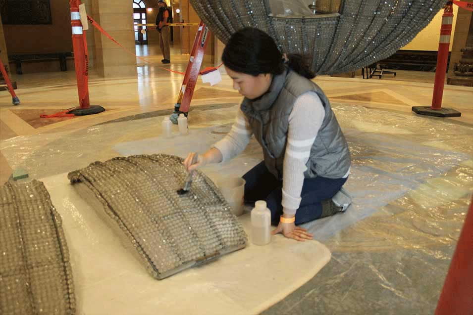 woman-cleaning-light woman-cleaning-light