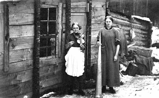 women-lumber-camp women-lumber-camp